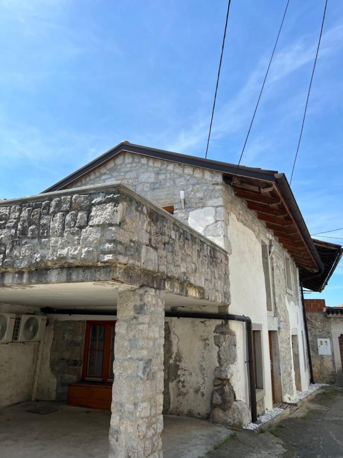 45 Dutovlje